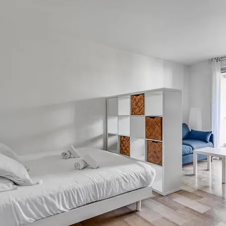 Sublime Studio Of 26 M With Swimming Pool Daire