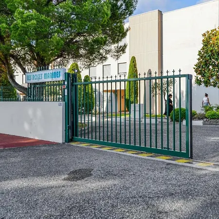 Sublime Studio Of 26 M With Swimming Pool *
